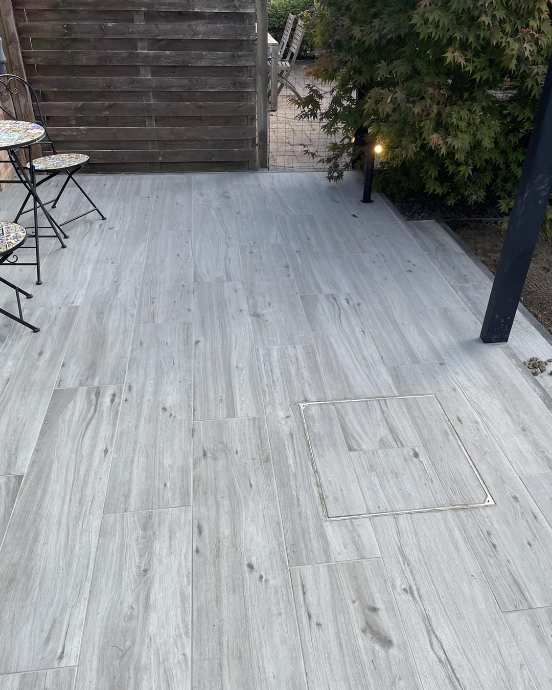 Terrasse en carrelage imitation bois